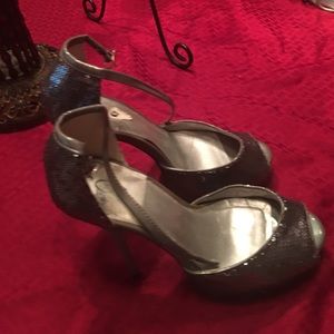 Shoes  6. 1/2
