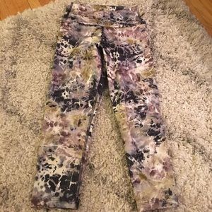 Gorgeous gray and purple Capri workout leggings xs