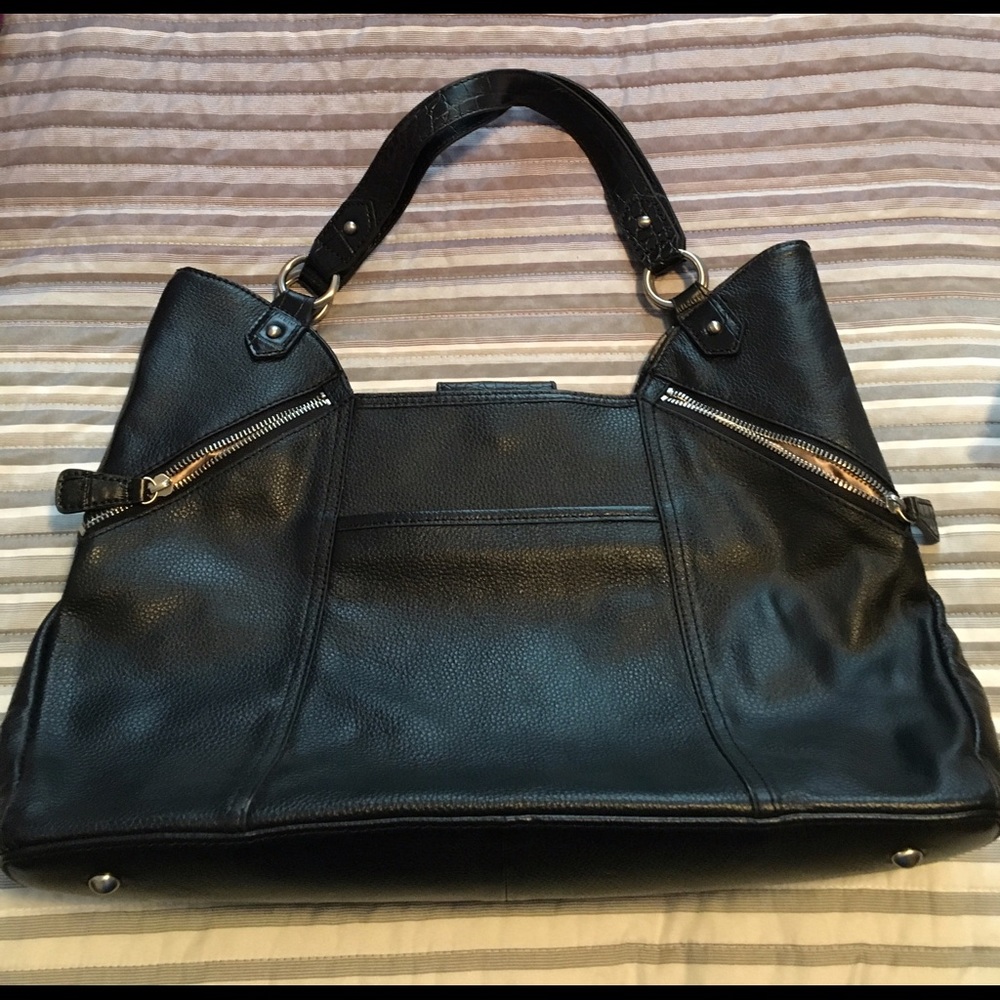 Wendy Williams black shoulder bag.