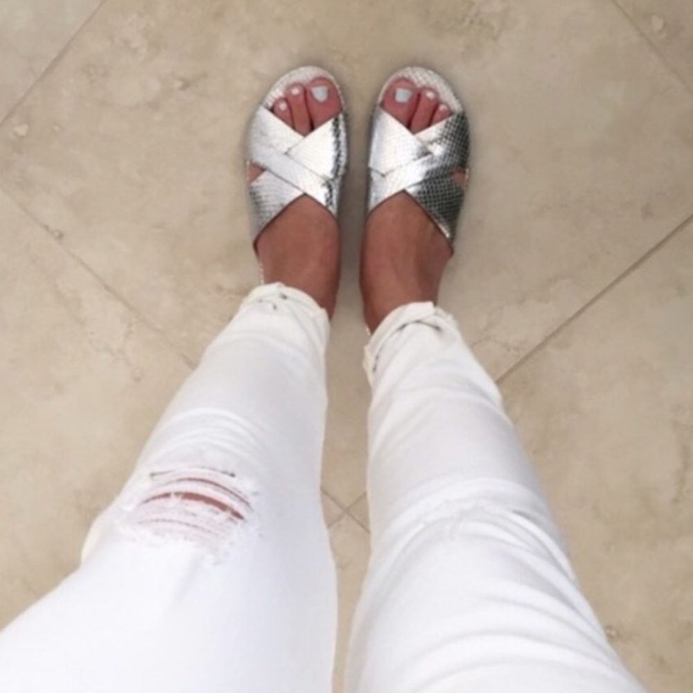ISO Michael Kors Somerly Metallic Silver Slides - Picture 4 of 4