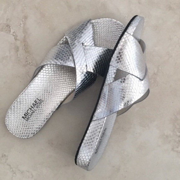ISO Michael Kors Somerly Metallic Silver Slides - Picture 3 of 4