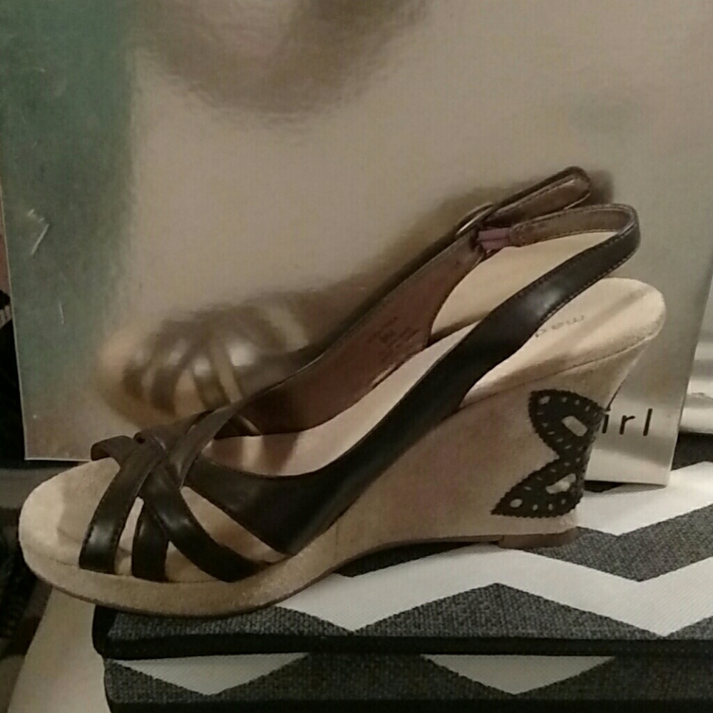 Madden Girl strapy  wedges