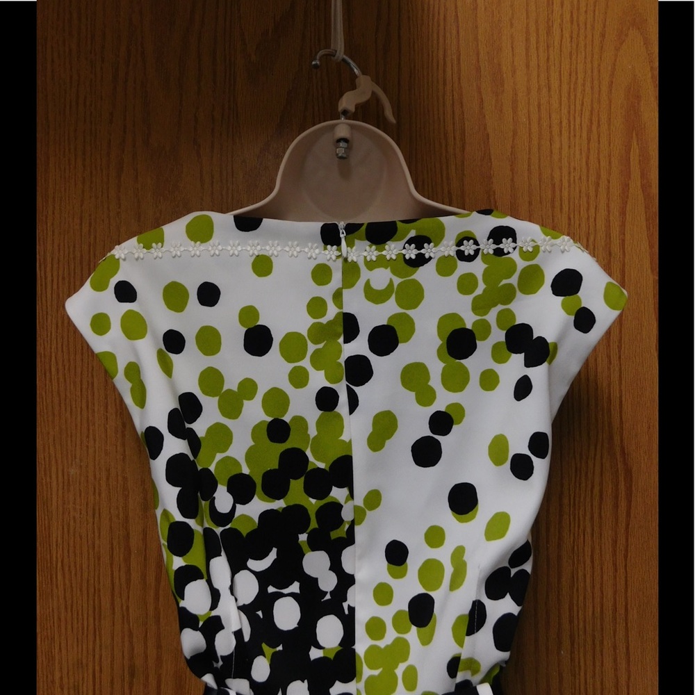 Spectacular Block Dress W/Dots & Belt - Picture 3 of 3