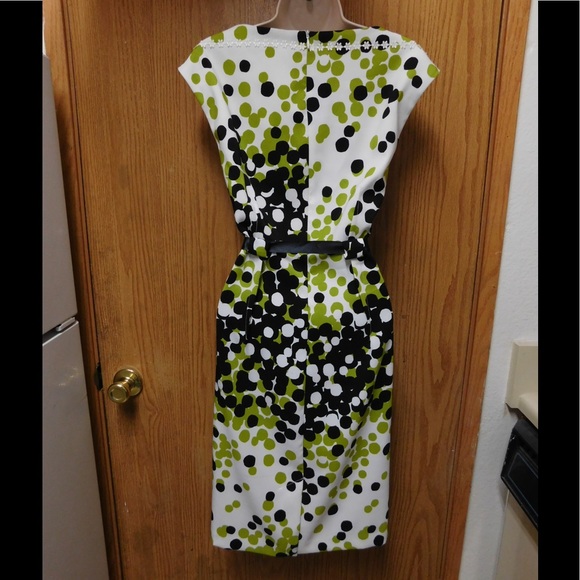 Spectacular Block Dress W/Dots & Belt - Picture 2 of 3