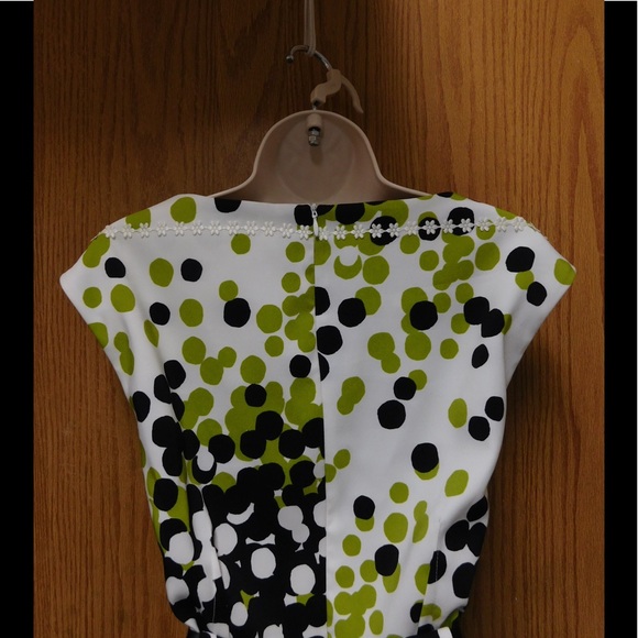 Spectacular Block Dress W/Dots & Belt - Picture 3 of 3