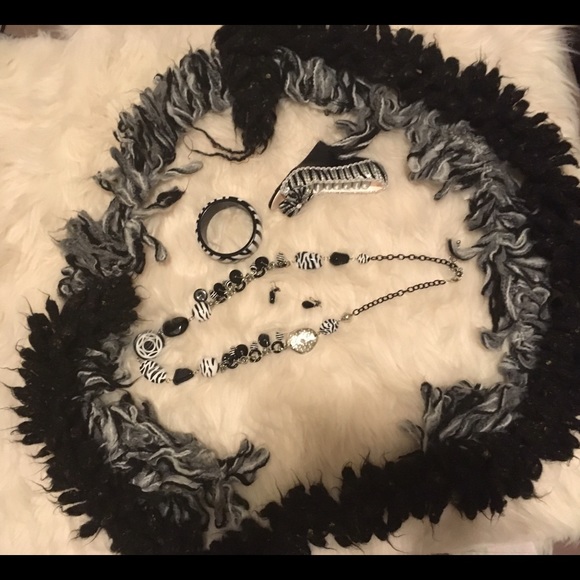 Jewelry - Picture 3 of 3