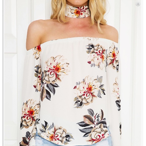 ❗️New! "Farrah" Off-Shoulder Floral Blouse 🌸 - Picture 2 of 7