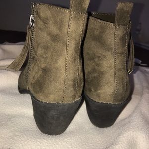 Forever21 olive green suede booties