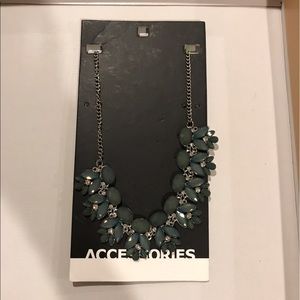 Old navy necklace, never used!