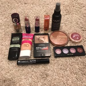 TRAVEL MAKE UP KIT!