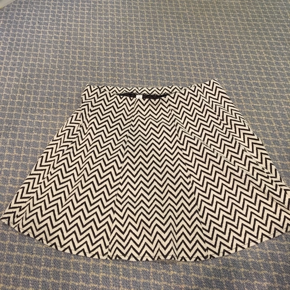 Black and brown zig zag print skirt