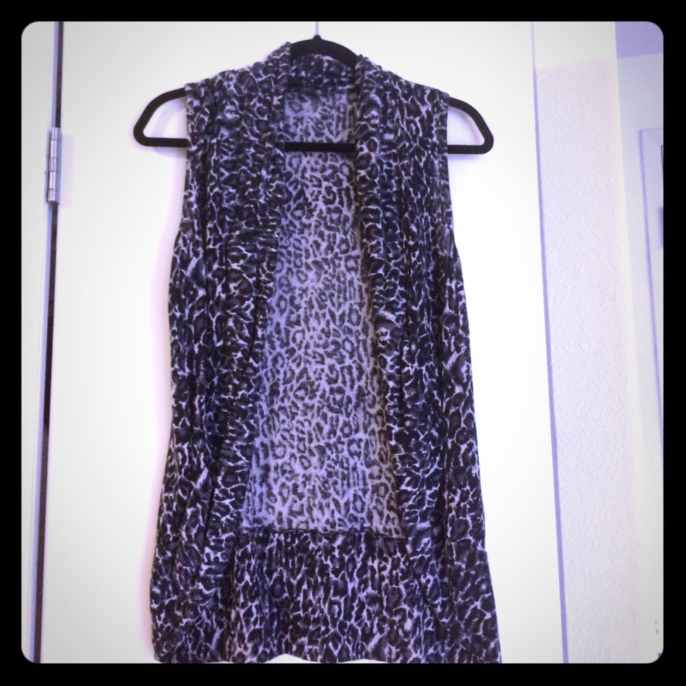 Black & white leopard print Sleeveless cardigan