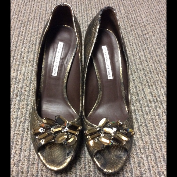 Gold Vera Wang Pumps - Picture 1 of 5