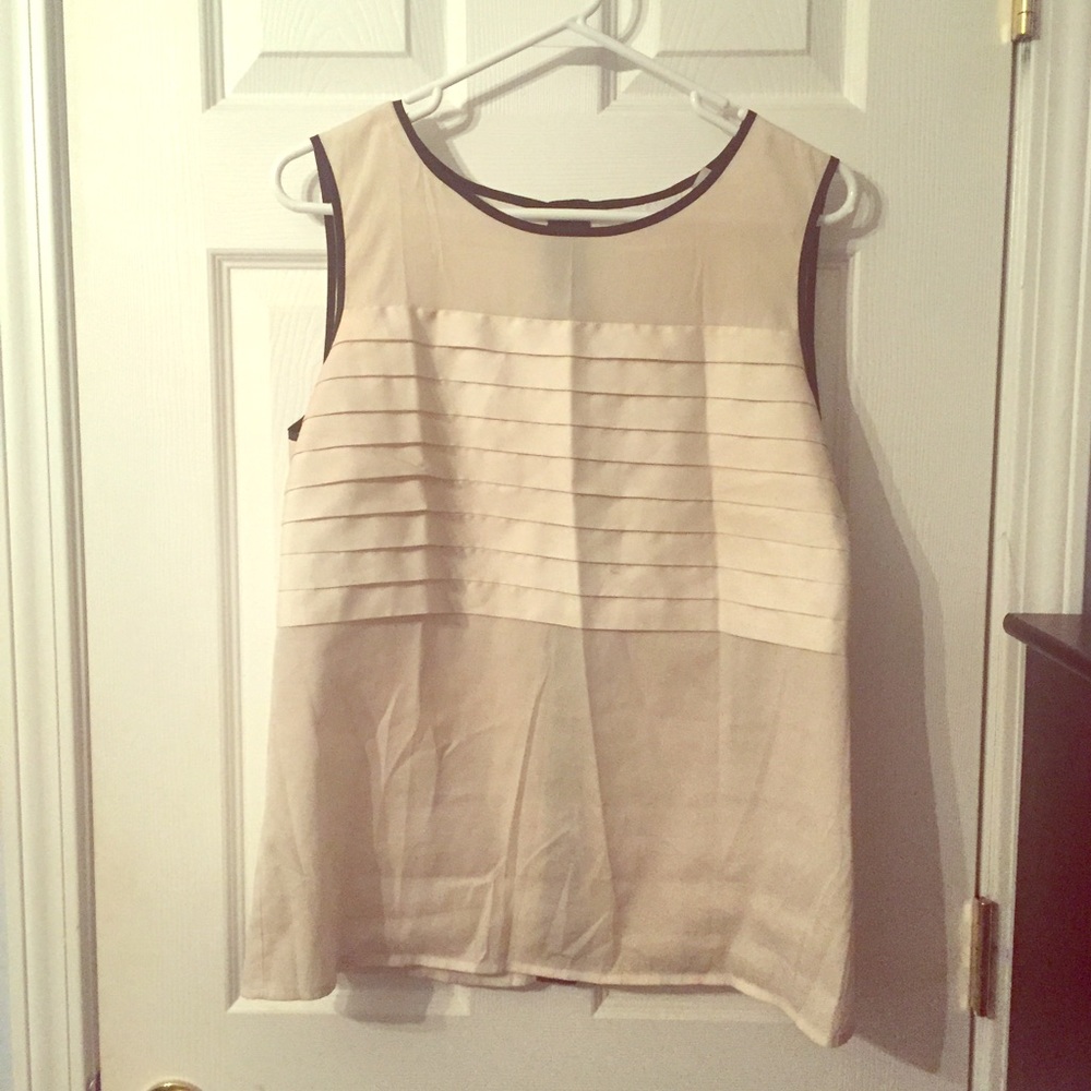 New York & Co White Work Top, Black & Button lined