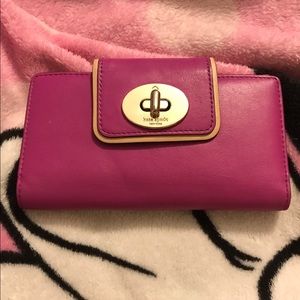 Authentic Kate ♠️ Spade turn-lock style wallet 💯