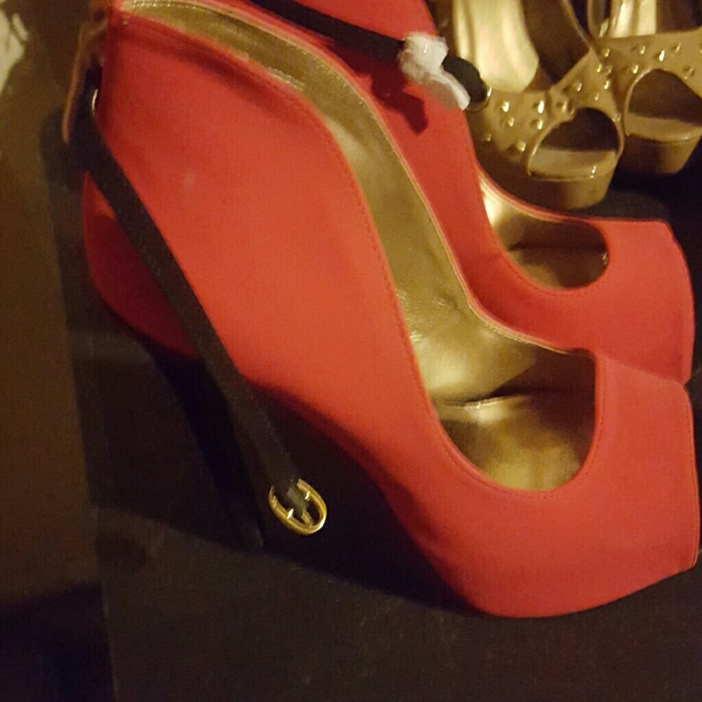 Shoes - Picture 2 of 3
