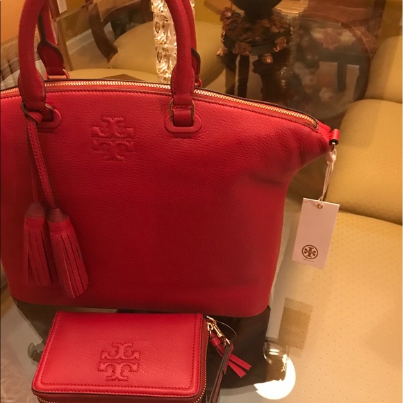 Authentic Tory Burch Thea Medium slouchy Leather - Picture 2 of 4