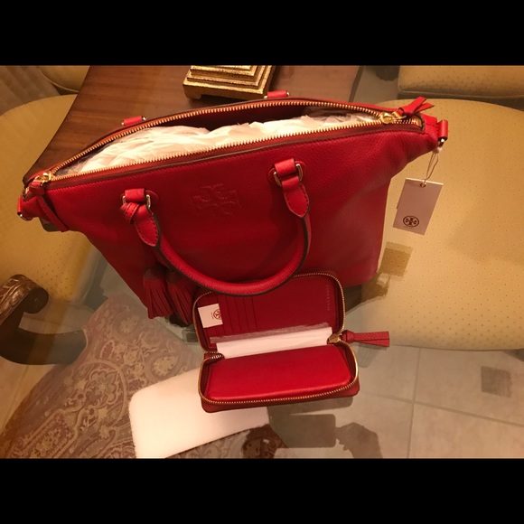 Authentic Tory Burch Thea Medium slouchy Leather - Picture 3 of 4