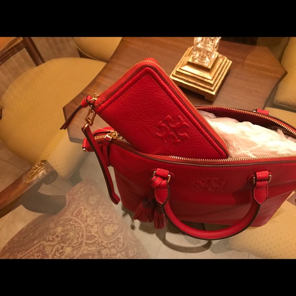 Authentic Tory Burch Thea Medium slouchy Leather - Picture 4 of 4