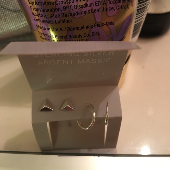 🌟SOLD🌟Sterling Silver 925 Triangles & Lil Hoops - Picture 1 of 4