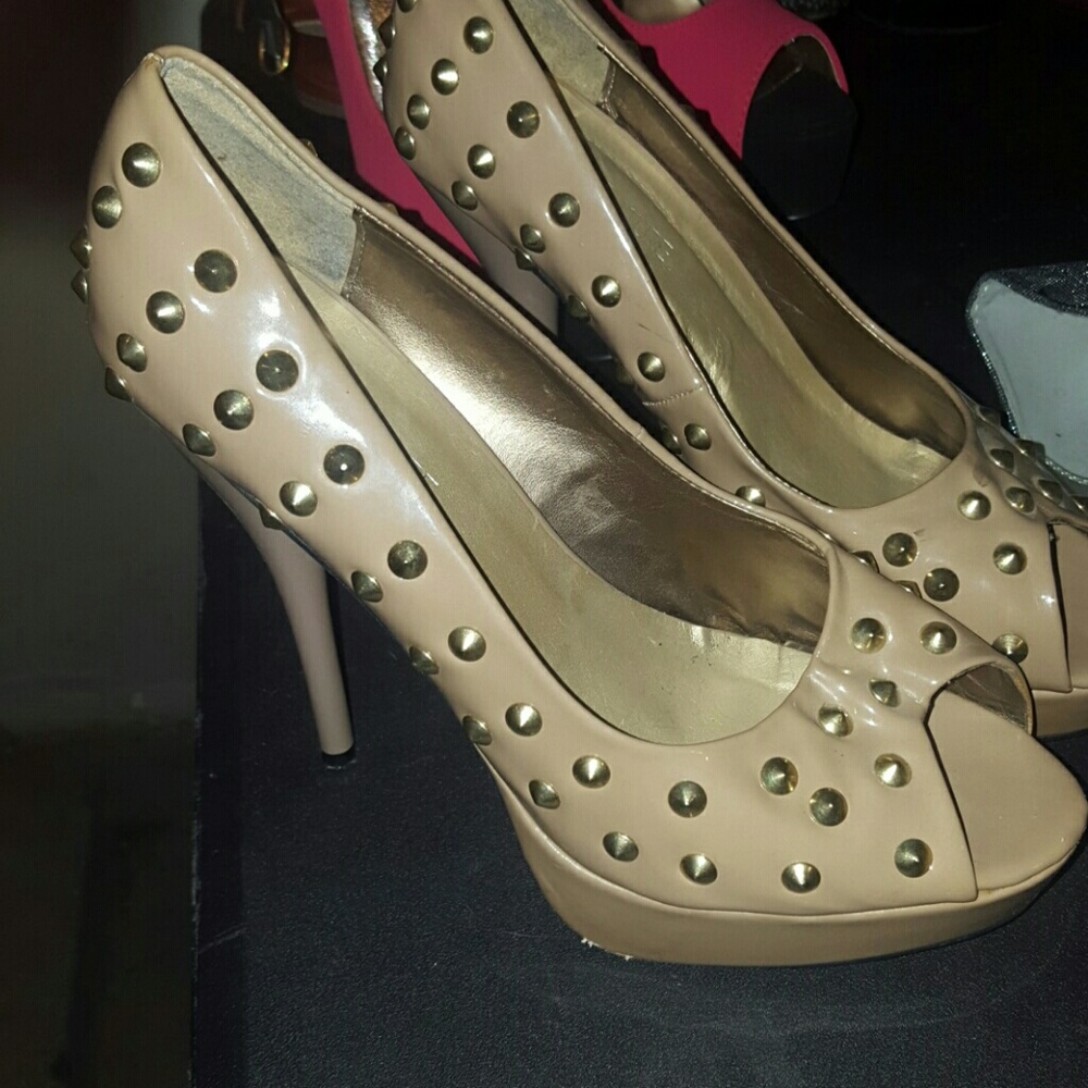 Heels - Picture 2 of 3