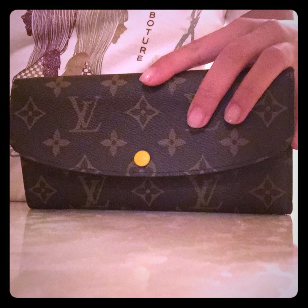 Louis Vuitton wallet (Brand new, NEVER worn)