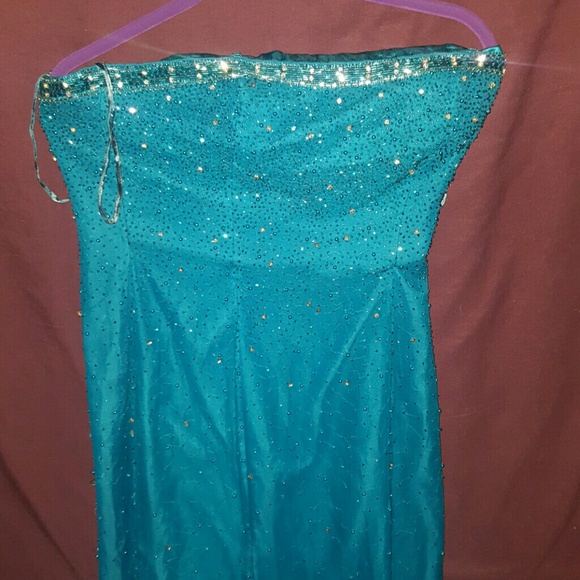 Dress - Picture 2 of 3