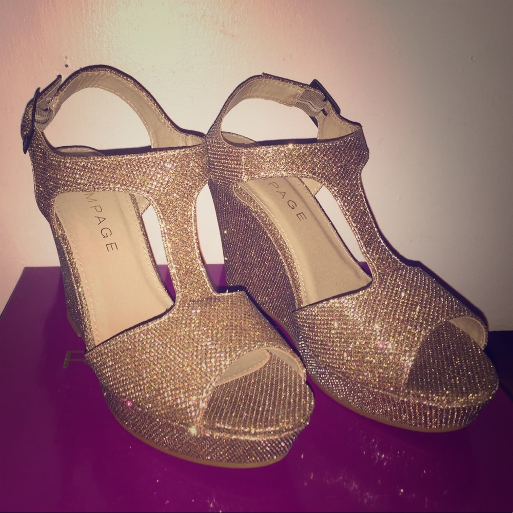 Gold wedges