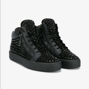 Meet your Posher, Latacha