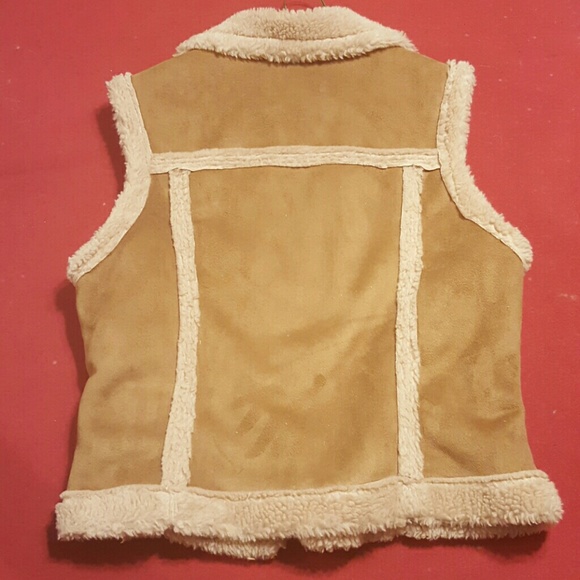 Fuzzy vest - Picture 4 of 4