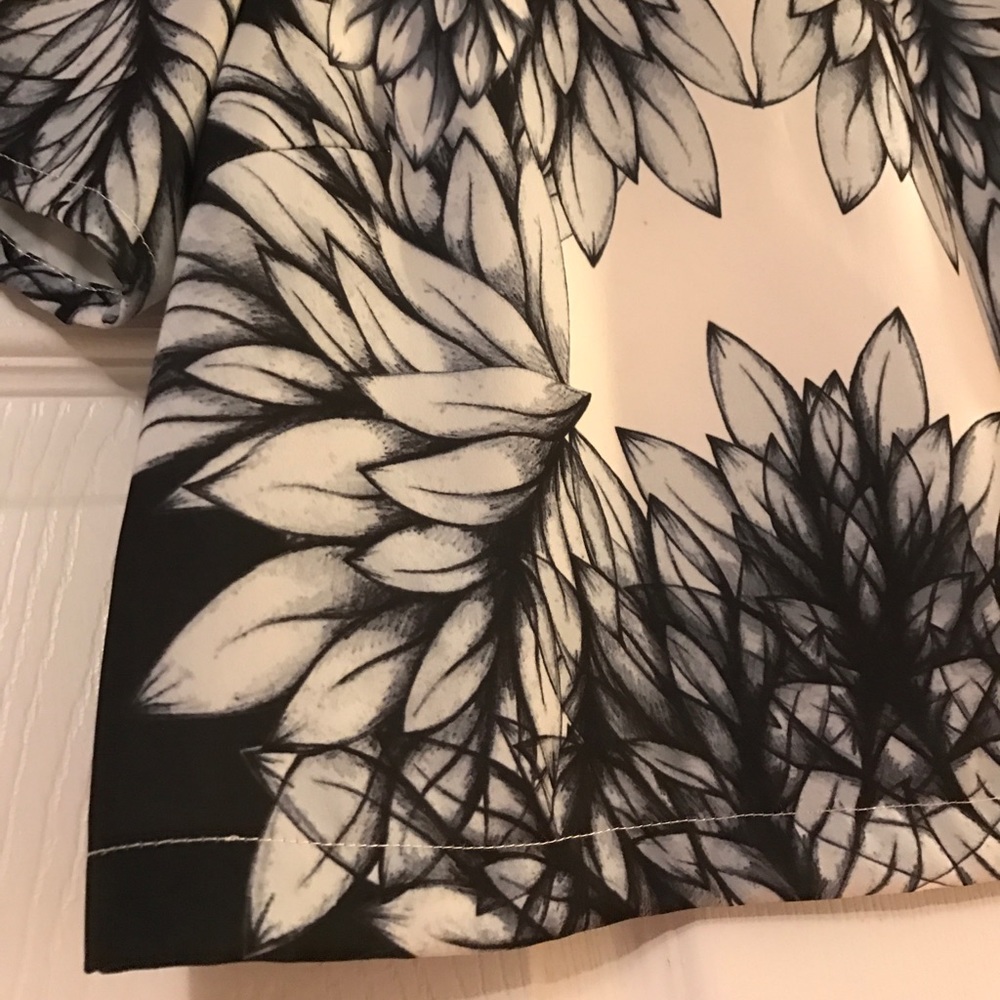 Finders Keepers Crop Top - Picture 2 of 3
