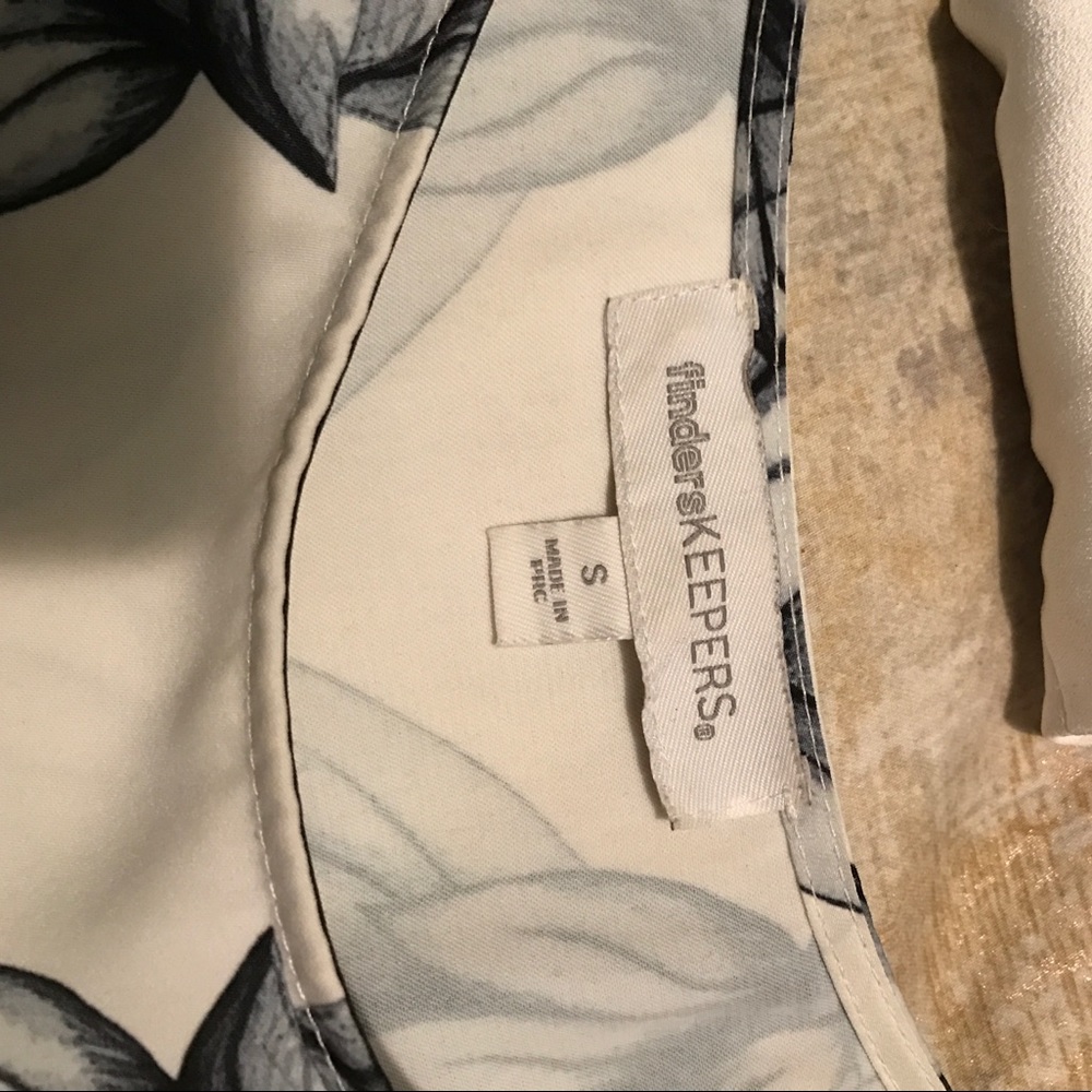Finders Keepers Crop Top - Picture 3 of 3