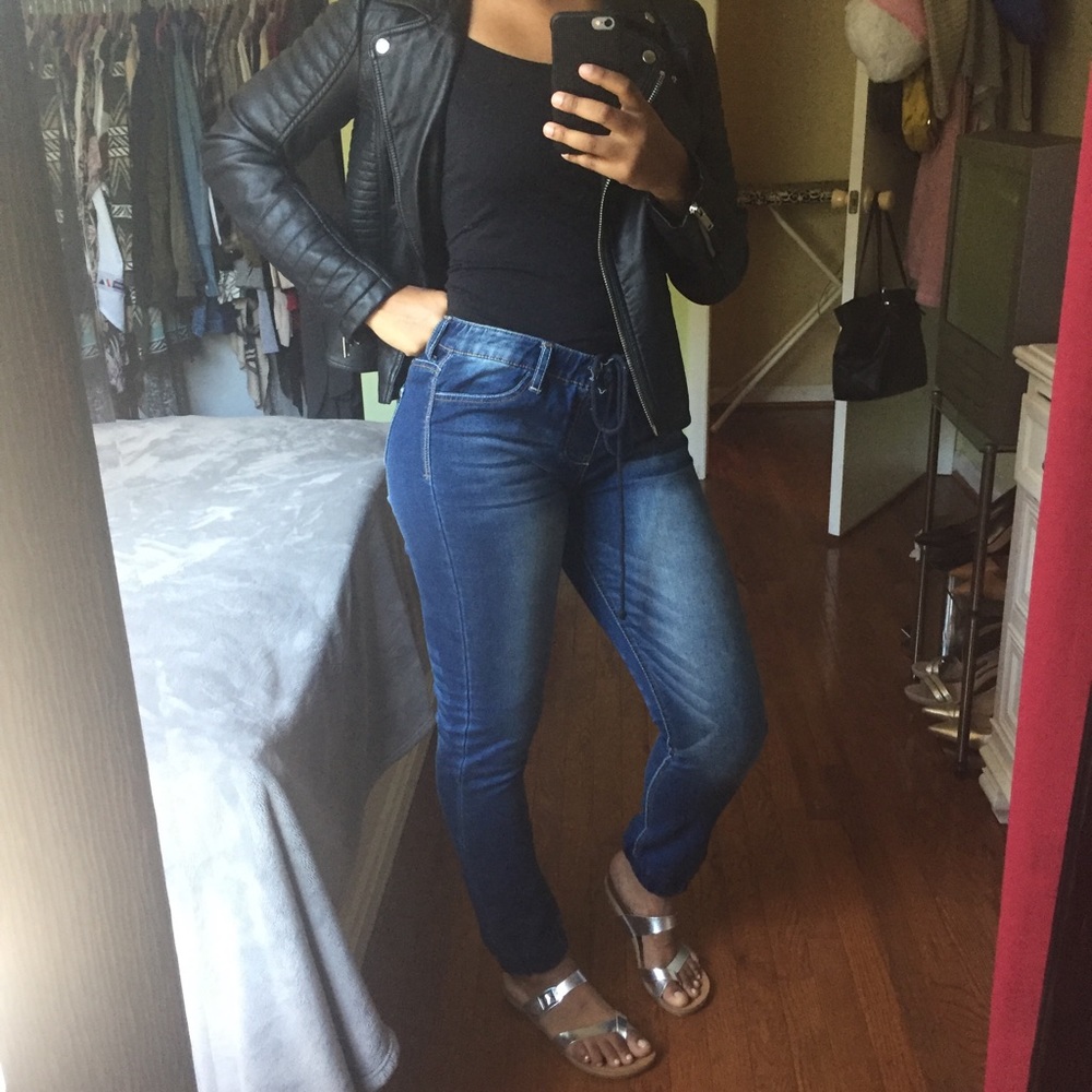 BLUE JEANS WITH DRAWSTRING WAIST AND CUFFED LEG