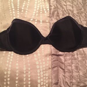 Black strapless bra