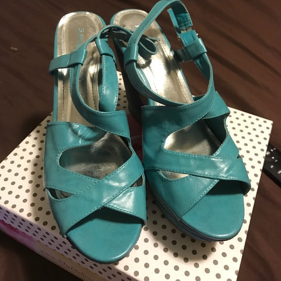 Platform heel shoe - Picture 2 of 2