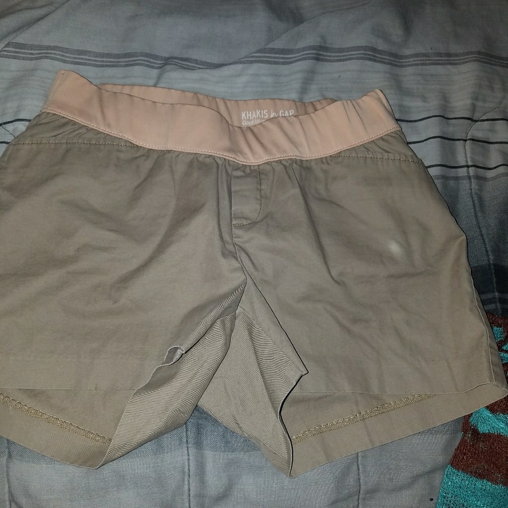 Gap maternity kahki shorts