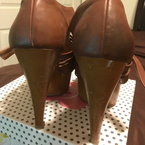 High heel shoe - Picture 2 of 2