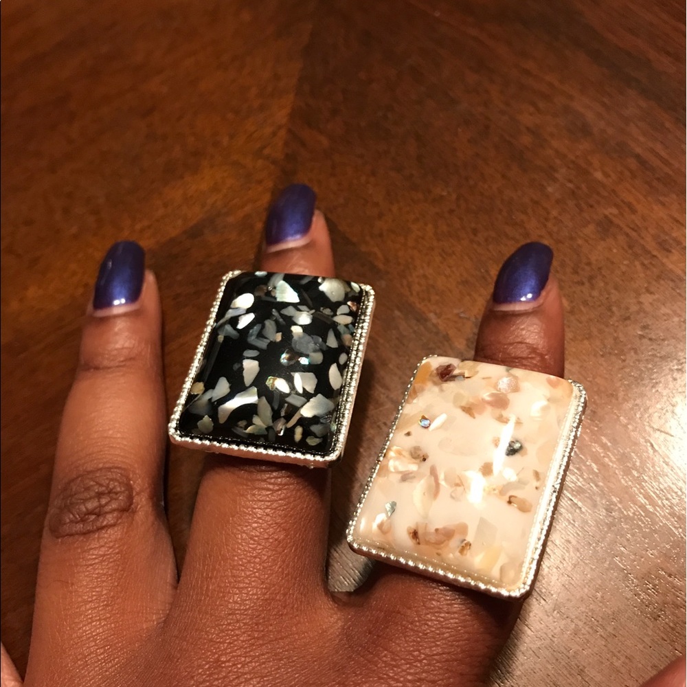 Black or white stone rings