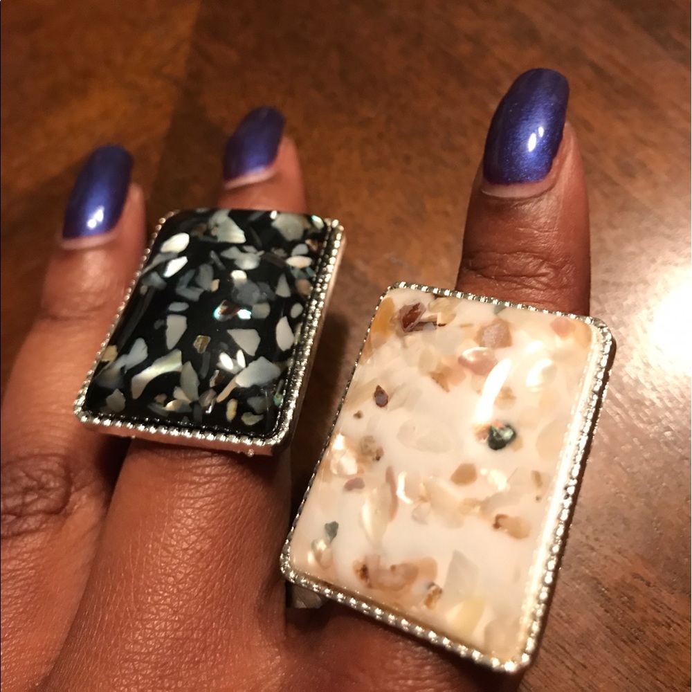 Pretty white ring.... marble like