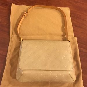 Louis Vuitton Vernis Thompson Bag