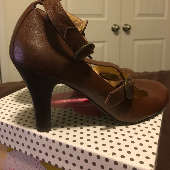 Mary Jane shoes - Picture 2 of 3