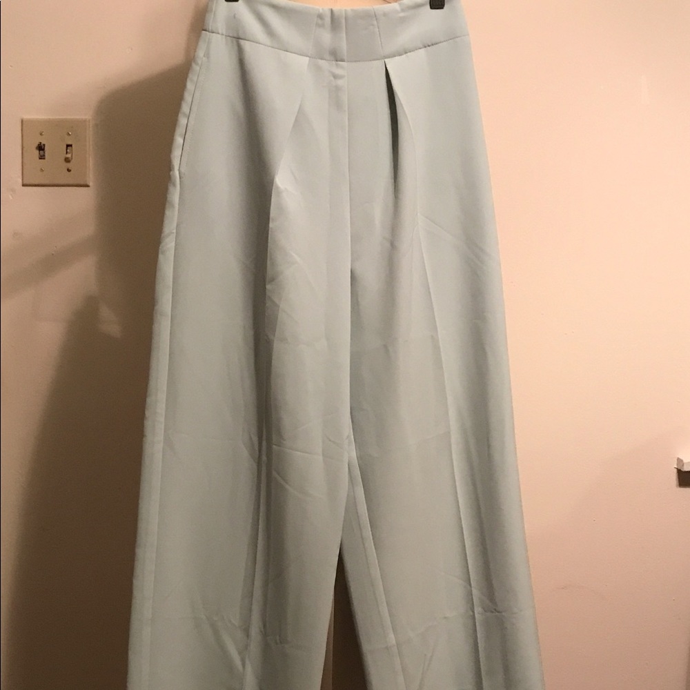 Single pleat pants sea foam color. US2