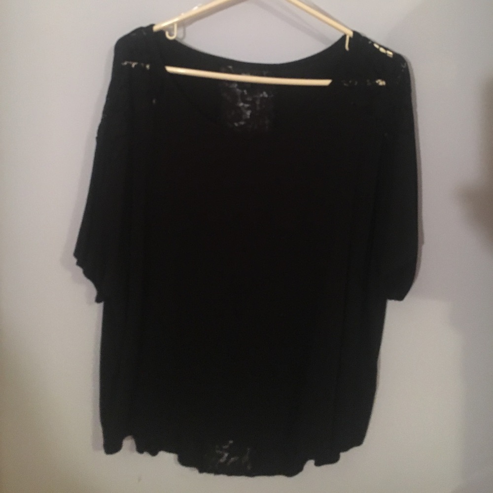 Relaxed lace-detail tee