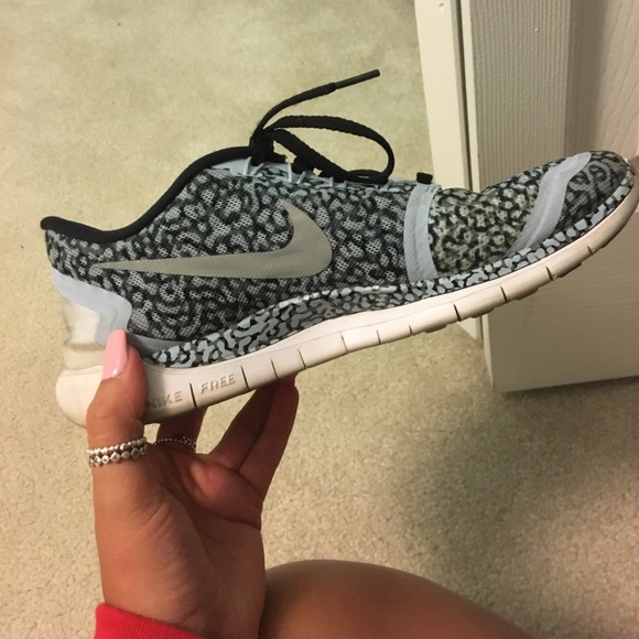 Nike shoes - Picture 2 of 5