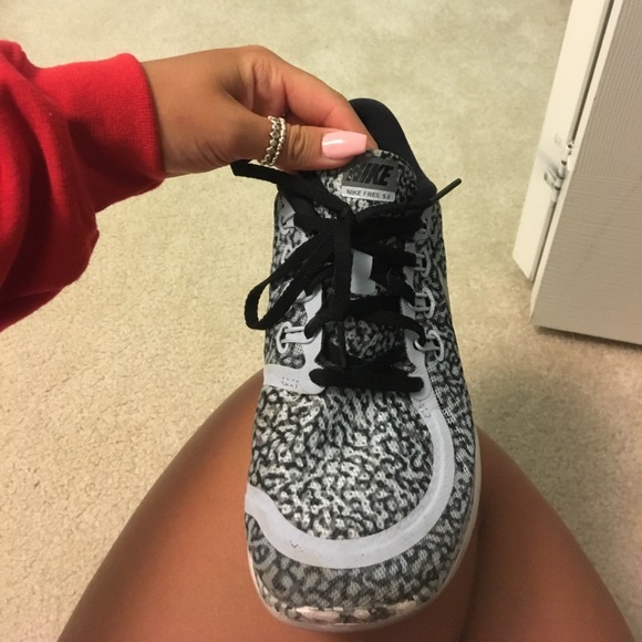 Nike shoes - Picture 3 of 5