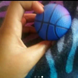 Basketball ball hoop