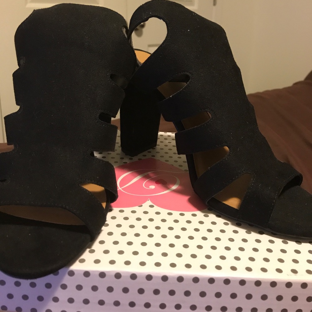 Shoes - Picture 2 of 3