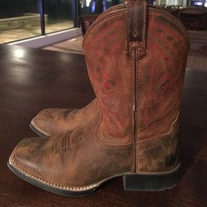 Ariat Cowgirl boots sz 2 little kids