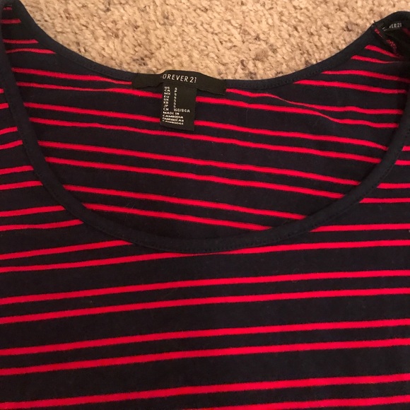 Striped Crop Top - Picture 2 of 3