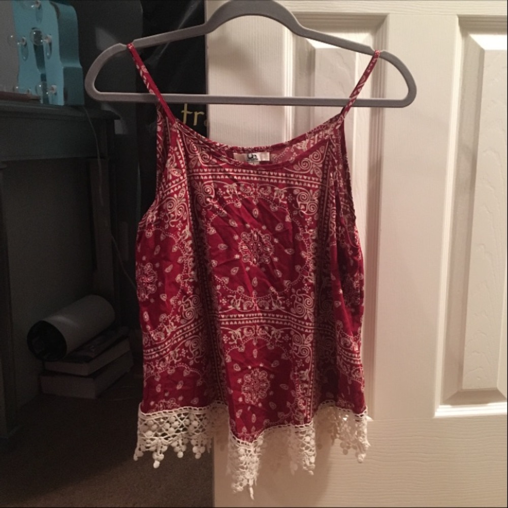 SALE🎉 Red and white tank with lace bottom